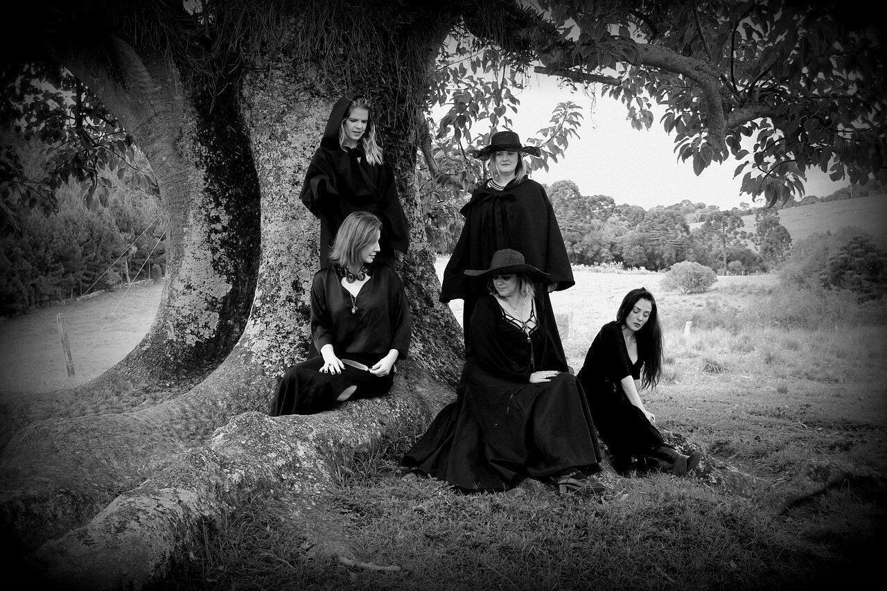 witch-2954132_1280 - Black Witch Coven.